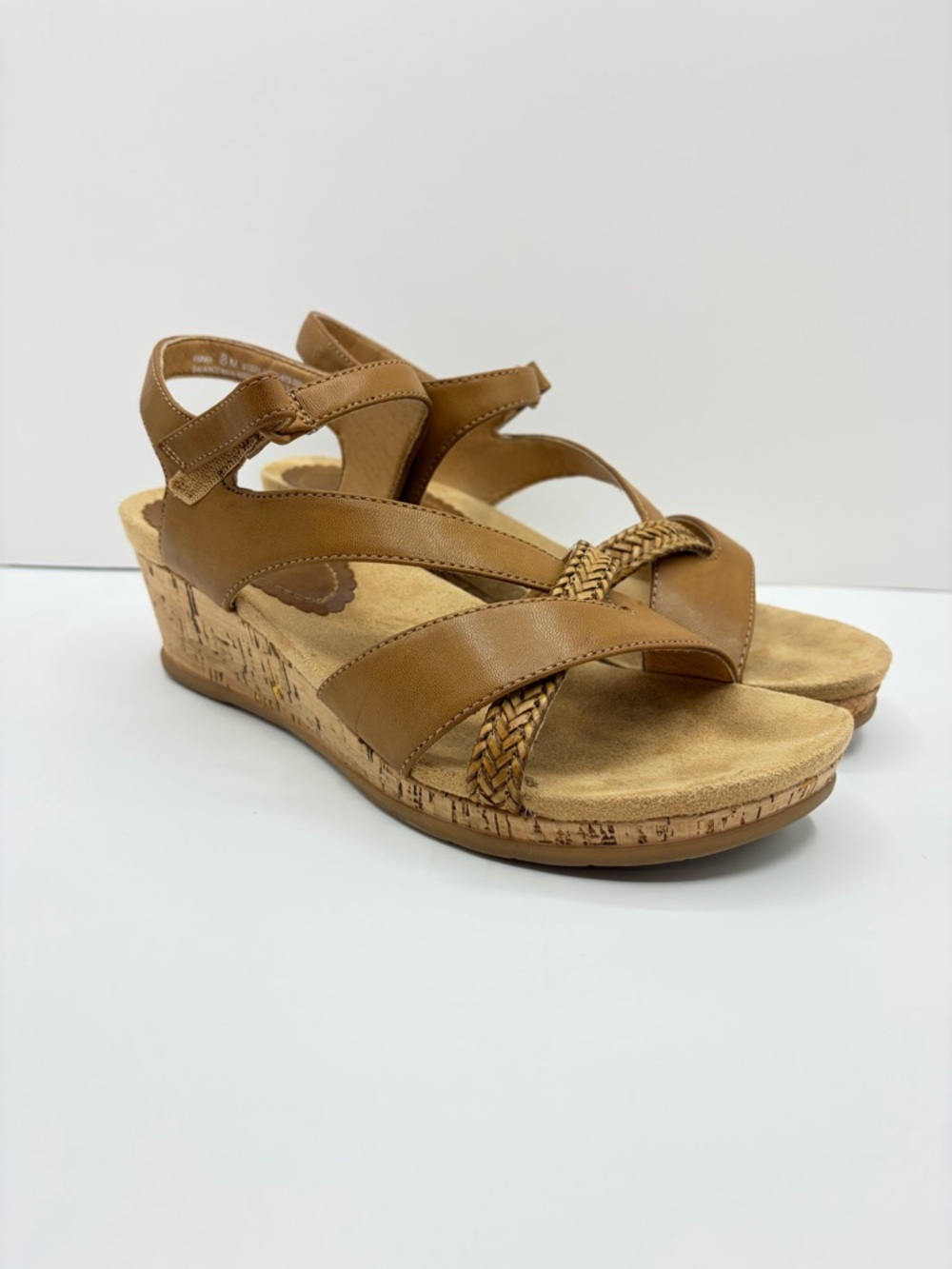 BareTraps Women’s Size 8M Farah Wedge Sandals Tan Neutral Summer Classic